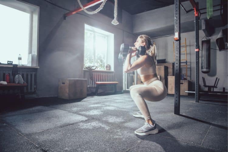 women's leg workout with dumbbells