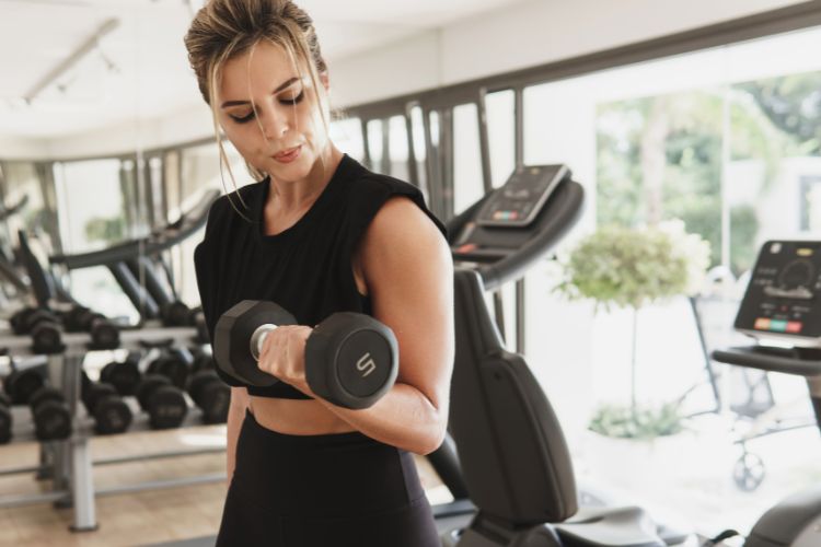 arm workout with dumbbells