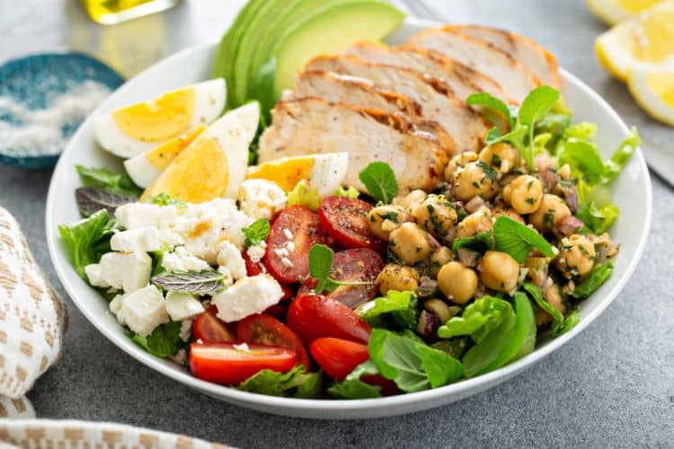 avocado and chickpeas salad