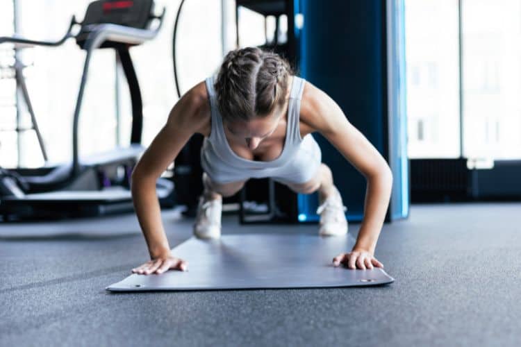Woman performing squat as part of a 1 week calisthenics workout plan