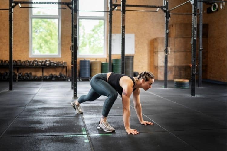 Woman performing a 30-minute burpee workout in the gym Demonstrating proper form for this total-body HIIT exercise.